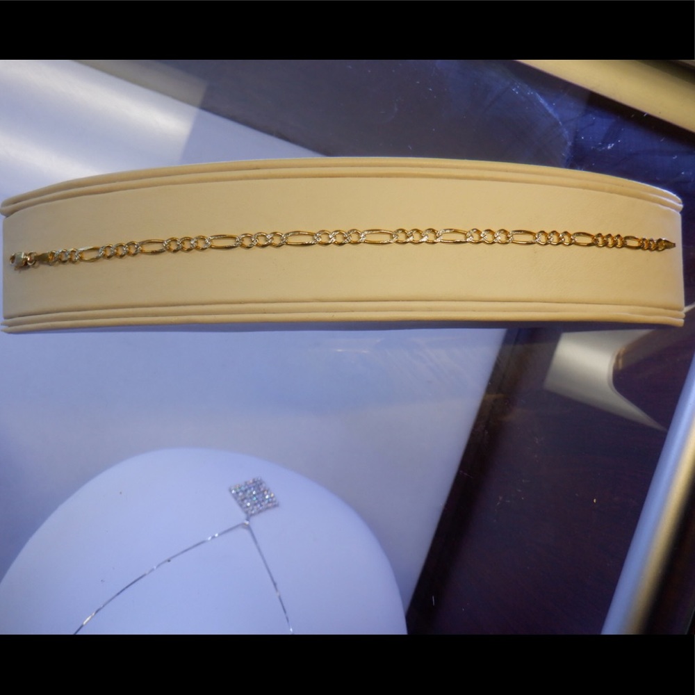 New 14k   Figaro diamond cut bracelet. 7’